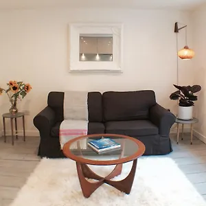https://old-town-castle-view-apartment.edinburghhotelsuk.org