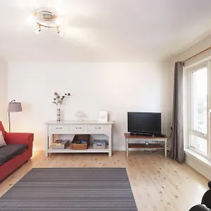 https://the-holyrood-snug.edinburghhotelsuk.org