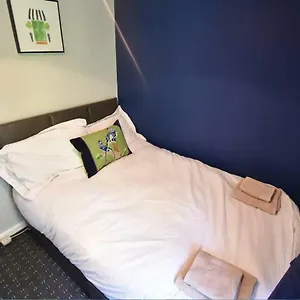 https://beautiful-3-double-bed-home-solihull-nec-bhx.hotelsin-nottingham.com
