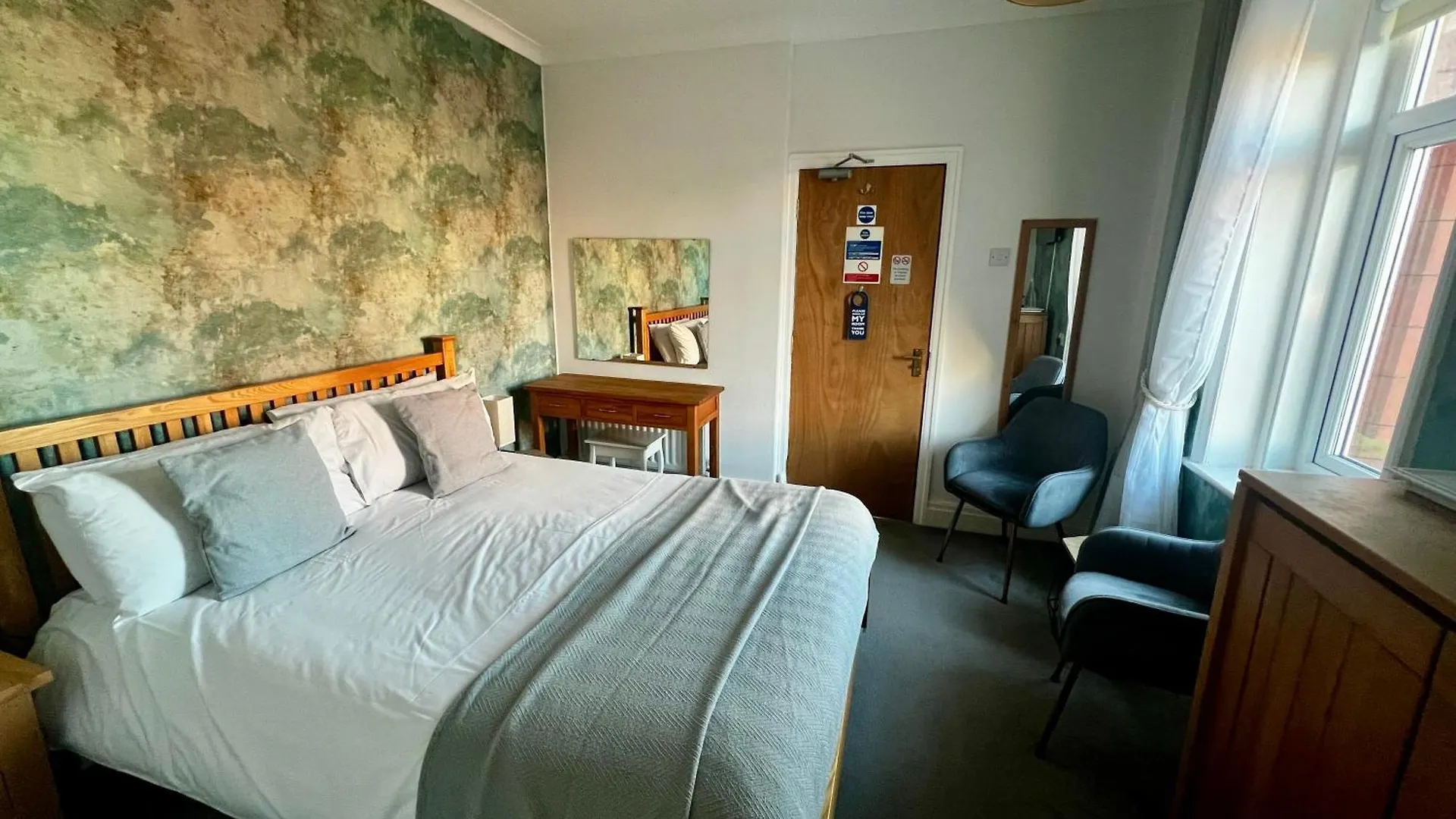 The Fossil Tree Hotel Blackpool 4*,